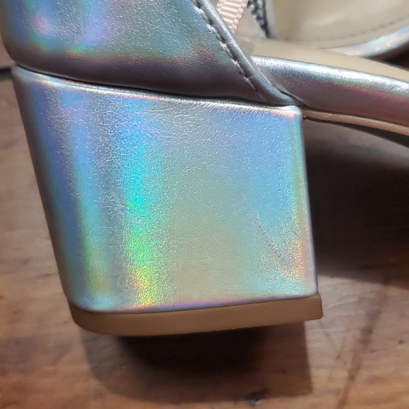 Betsey Johnson Sz 6M Silver - Picture 6 of 8